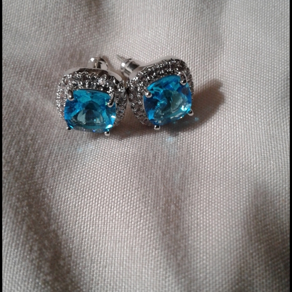 Earrings - Picture 3 of 5